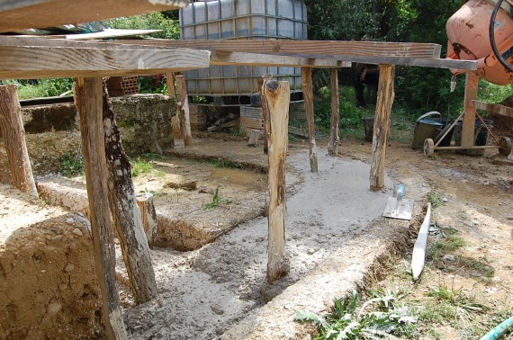 Coulé des fondations en béton romain