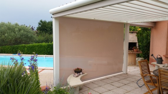 Store vertical avec toile protection solaire grandes dimensions par Profilstores