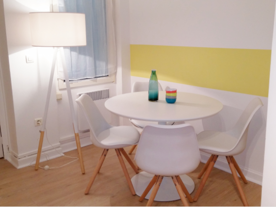Décoration scandinave et colorée d'un appartement 2 pièces - après