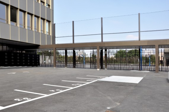 Le nouveau collège barbara : harmonie entre gabion stains Moderne désign clôture