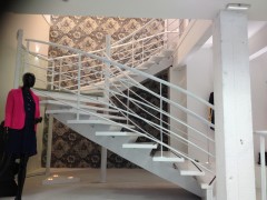 escalier débillardé en métal
