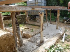 Coulé des fondations en béton romain