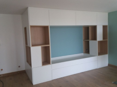 Aménagement d'un pan de mur avec deux couchages ...