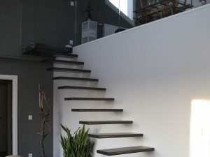 Escalier marches acier avec palier verre