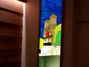 Création d'un vitrail Notre-Dame pour des ...