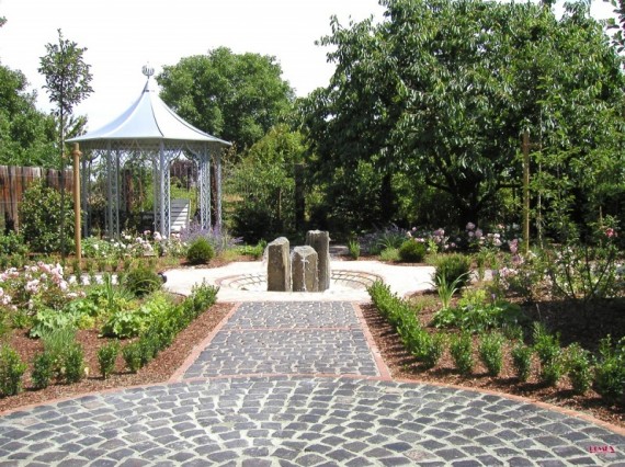 Allée de jardin piétonne - Siège Romex Allemagne