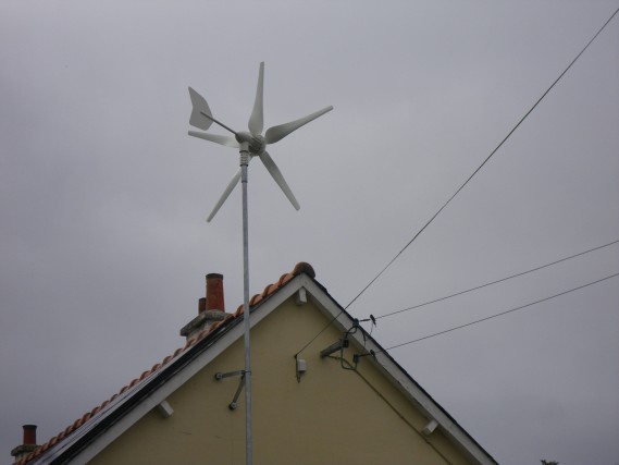 Eolienne domestique de toiture en bretagne sud