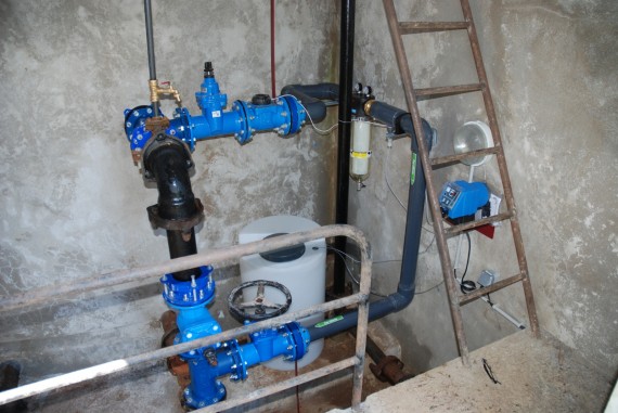 Chloration automatique de l'eau réservoir municipal 