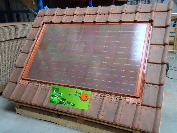 Des modules solaires intégrés toiture rouge!